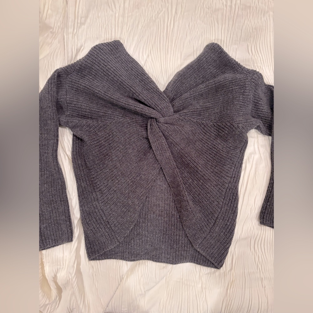 Gray v-neck knotted sweater